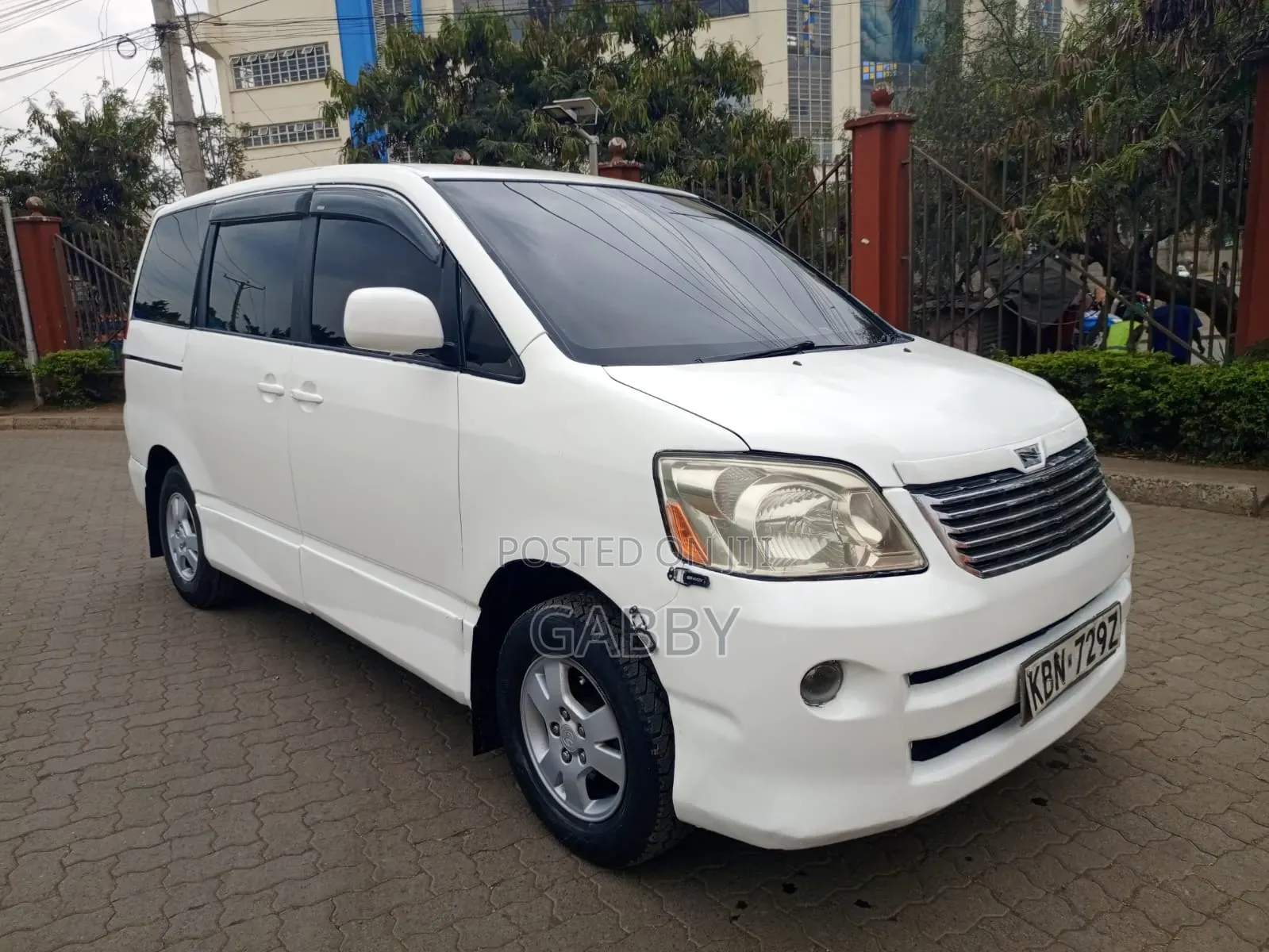 Toyota Noah 2004 White