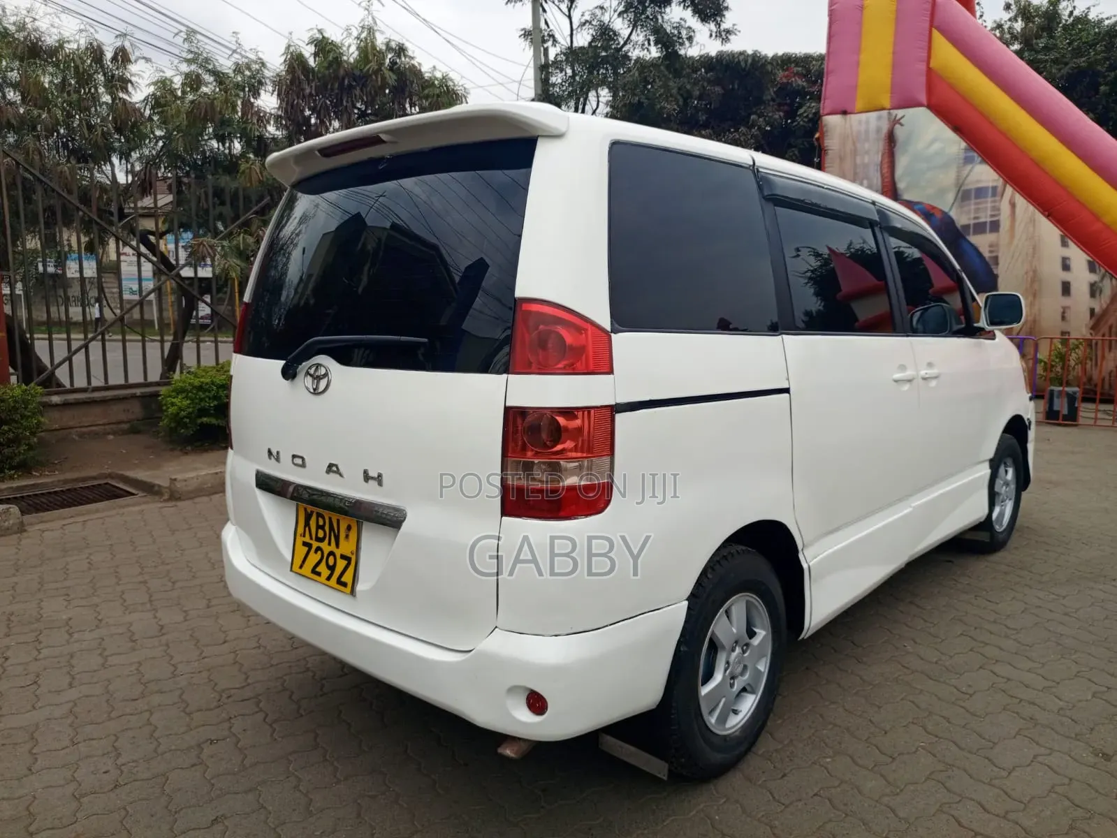 Toyota Noah 2004 White