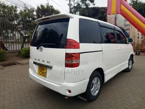 Toyota Noah 2004 White