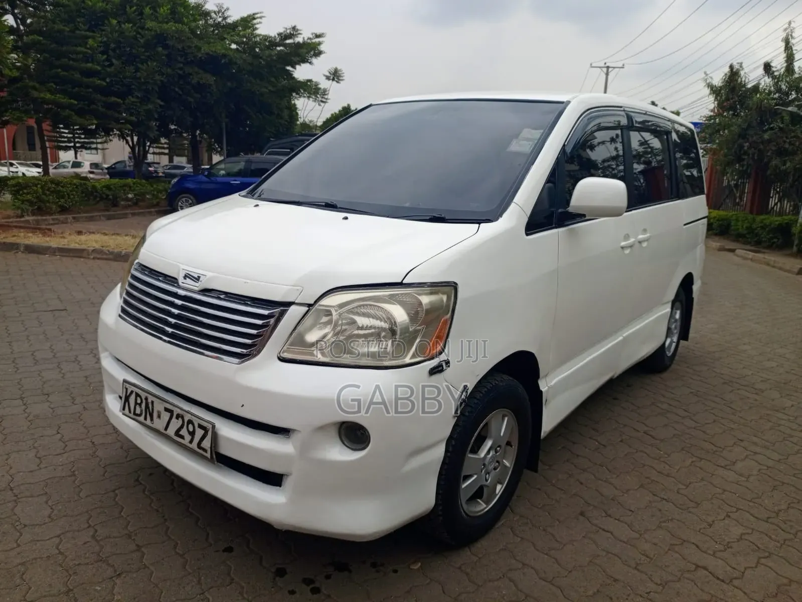 Toyota Noah 2004 White