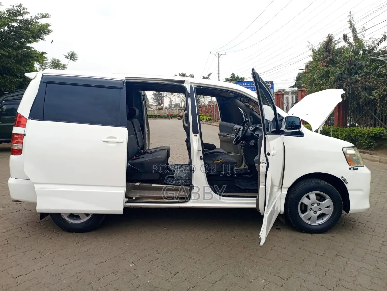 Toyota Noah 2004 White