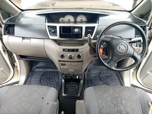 Toyota Noah 2004 White