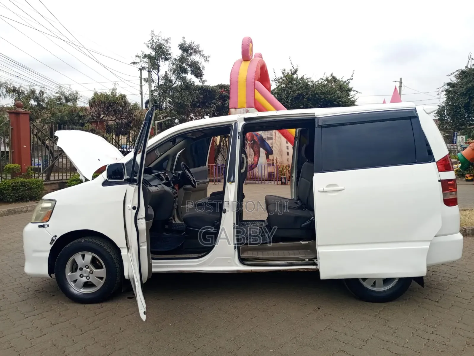 Toyota Noah 2004 White