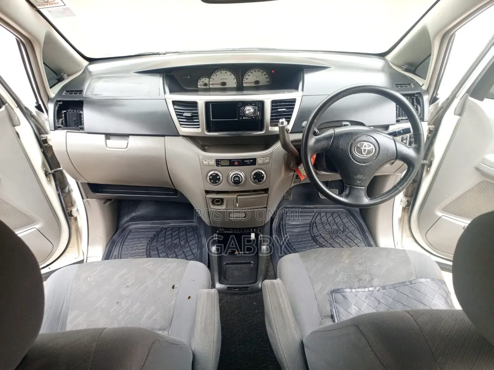 Toyota Noah 2004 White
