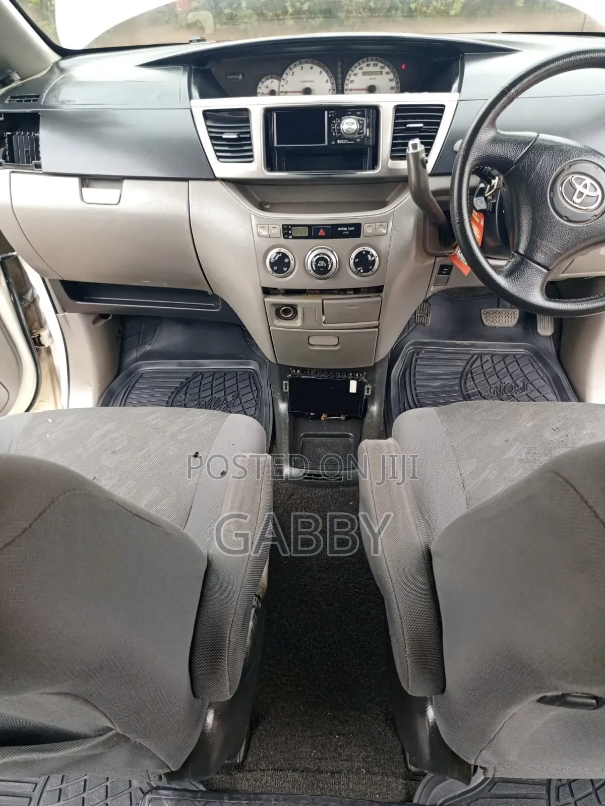 Toyota Noah 2004 White