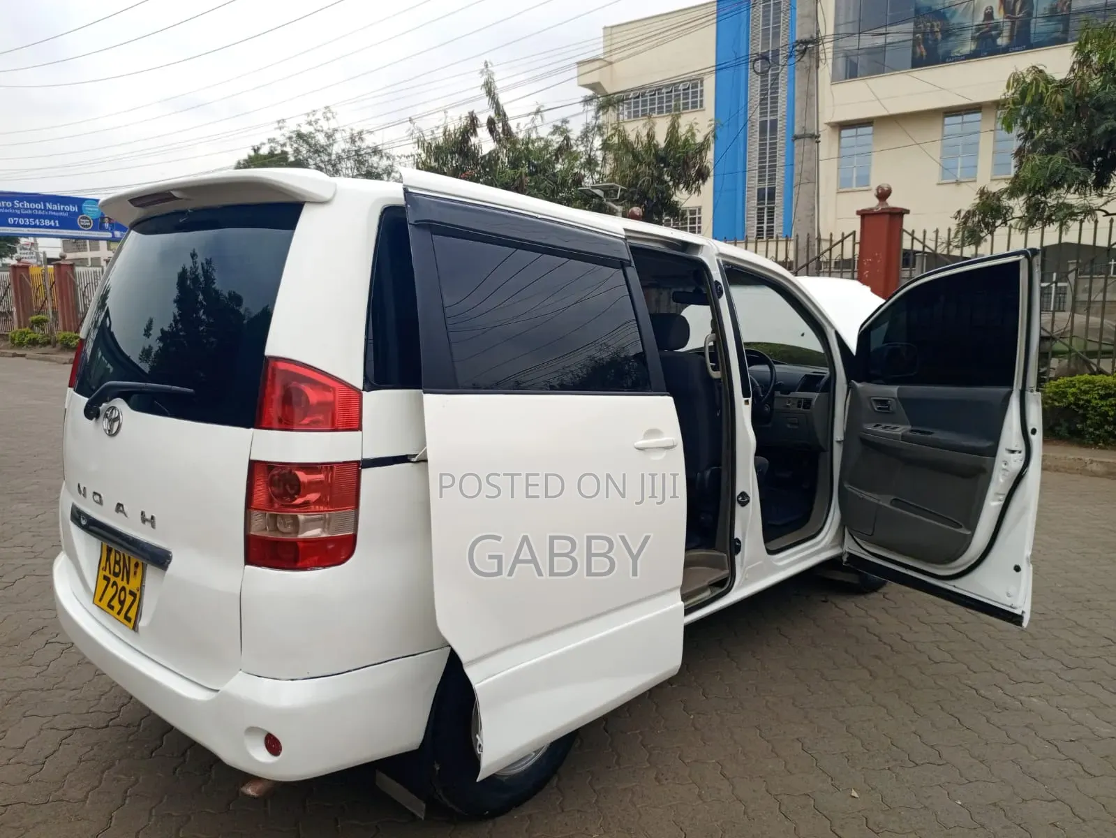 Toyota Noah 2004 White