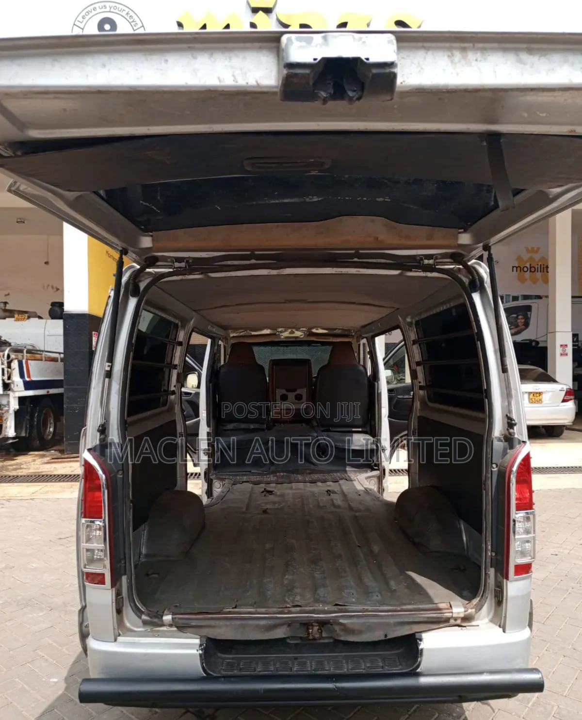 Toyota HiAce 2014 Silver