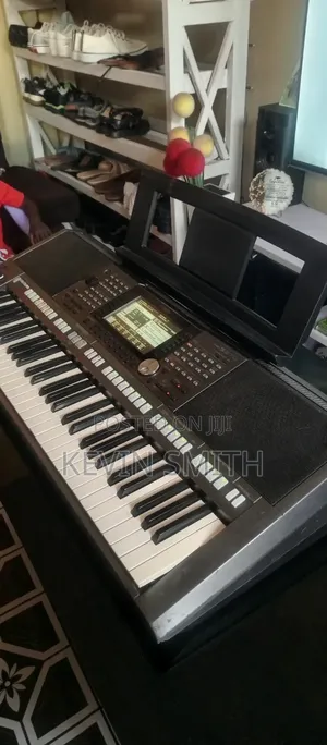 Yamaha PSR S975