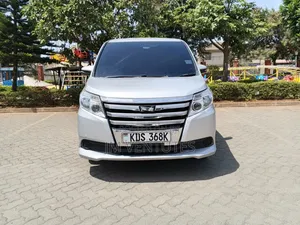 Toyota Noah 2017 Silver