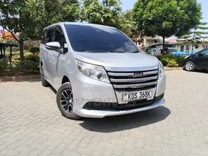 Toyota Noah 2017 Silver