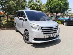 Toyota Noah 2017 Silver