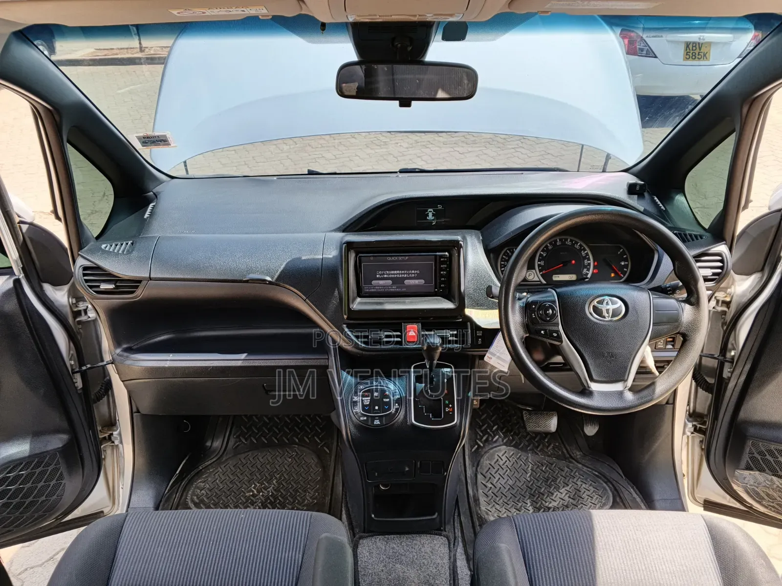 Toyota Noah 2017 Silver