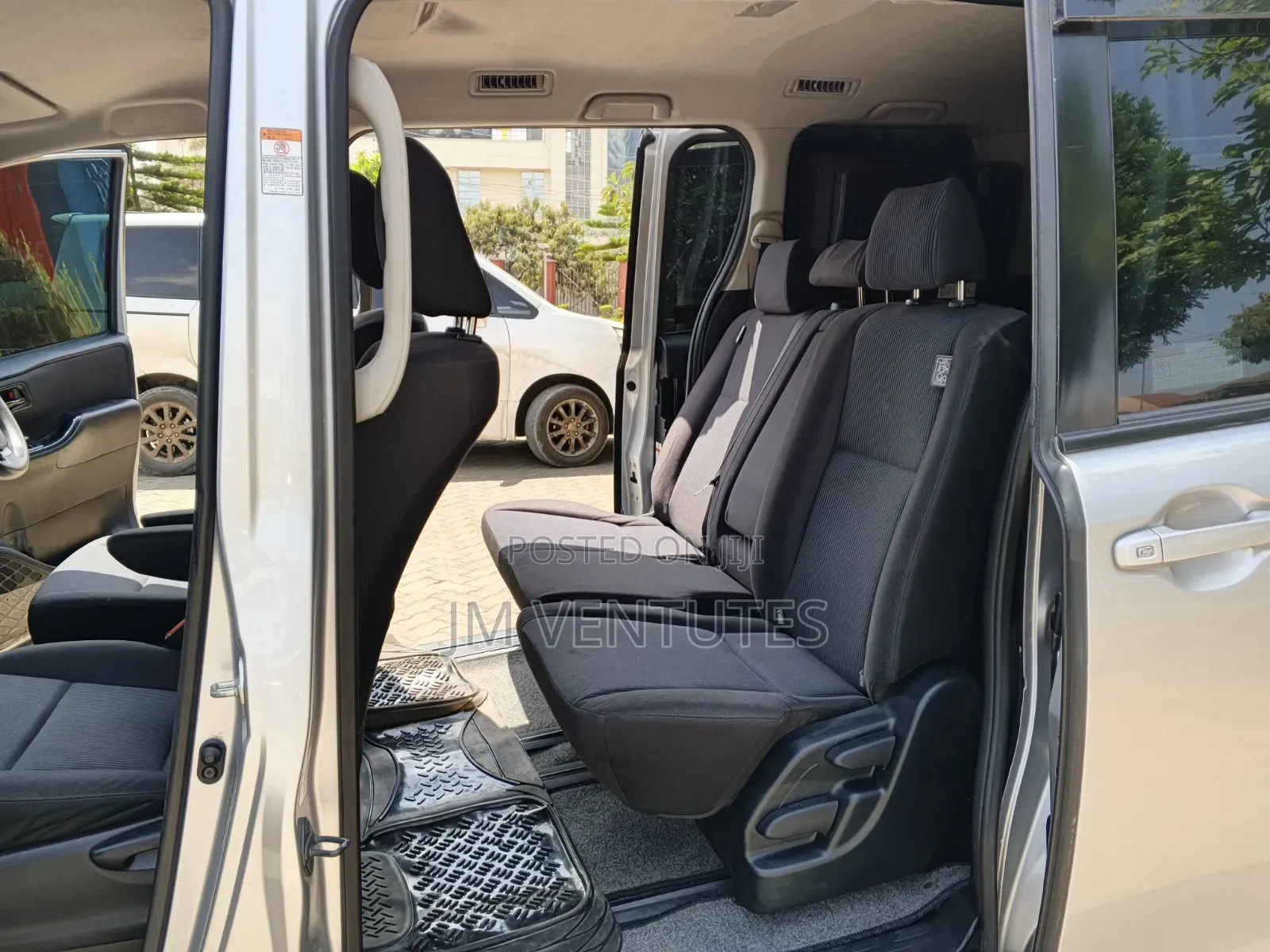 Toyota Noah 2017 Silver