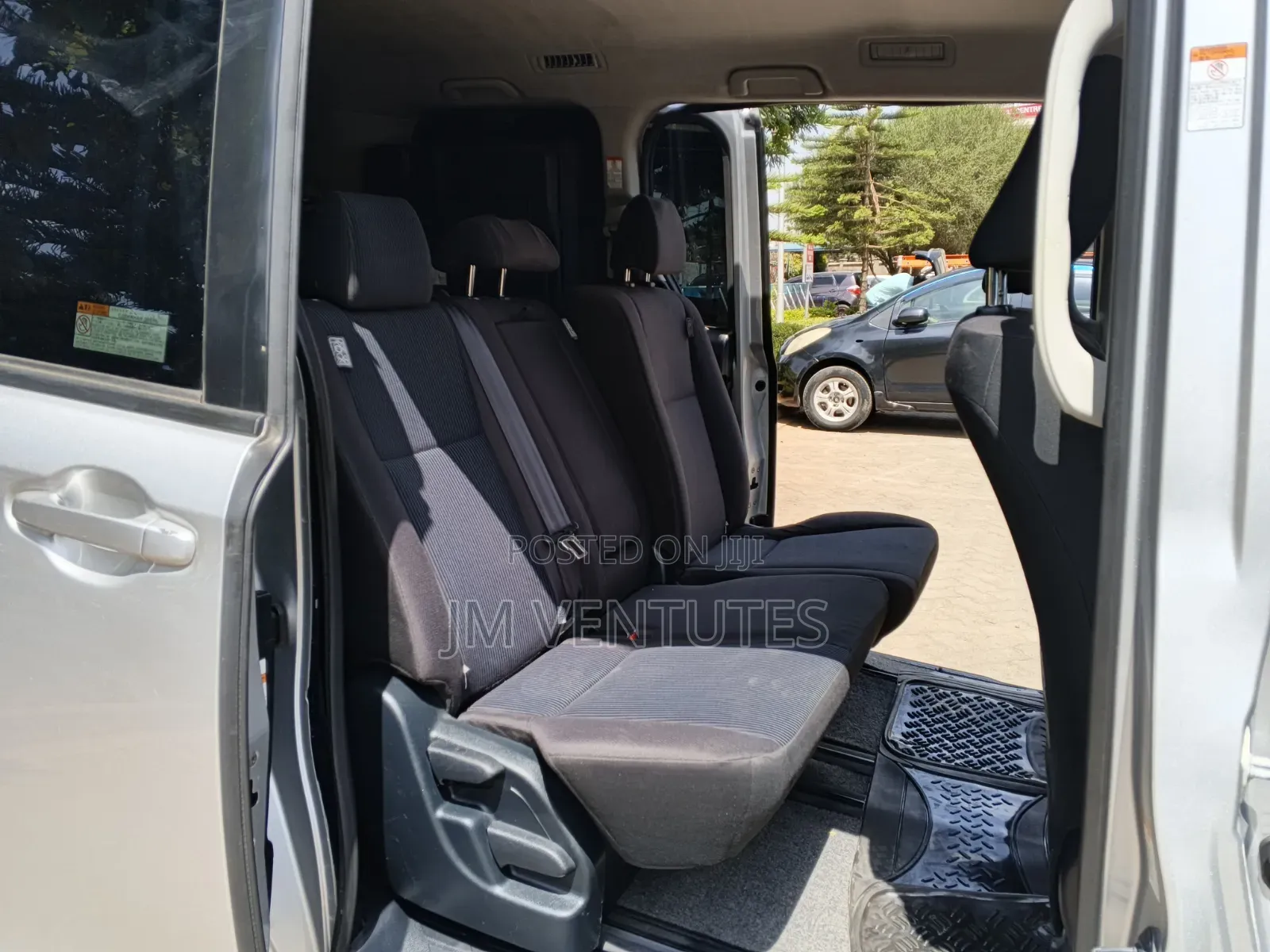 Toyota Noah 2017 Silver