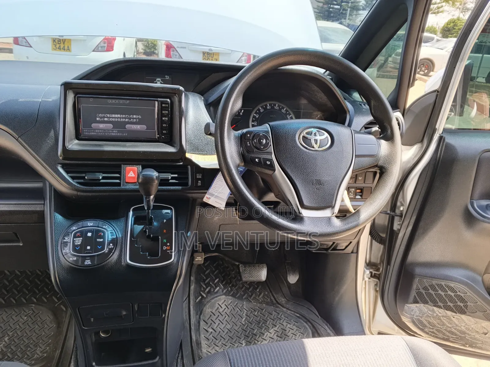 Toyota Noah 2017 Silver