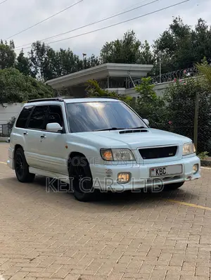 Subaru Forester 2001 White