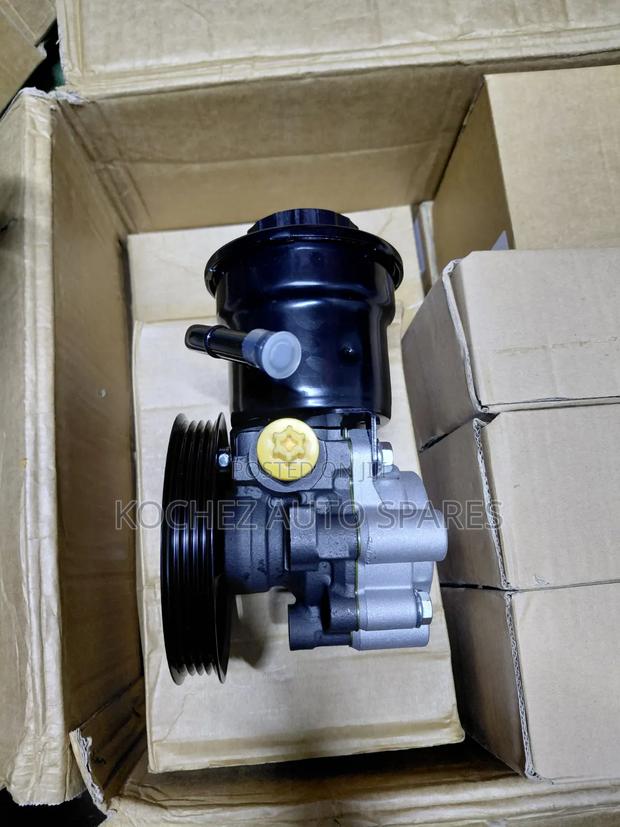 Prado J95, J120, Hilux Power Steering Pump 3rz Engine