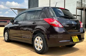 Nissan Tiida 2012 Maroon