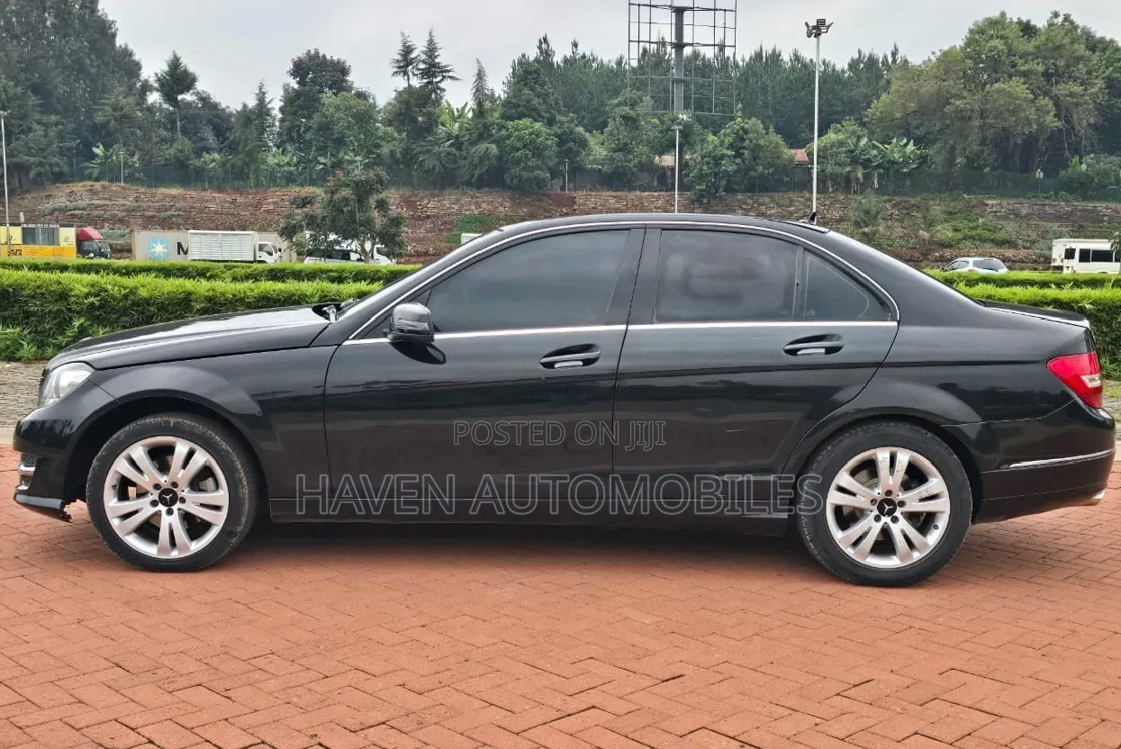 Mercedes-Benz C200 2010 Black
