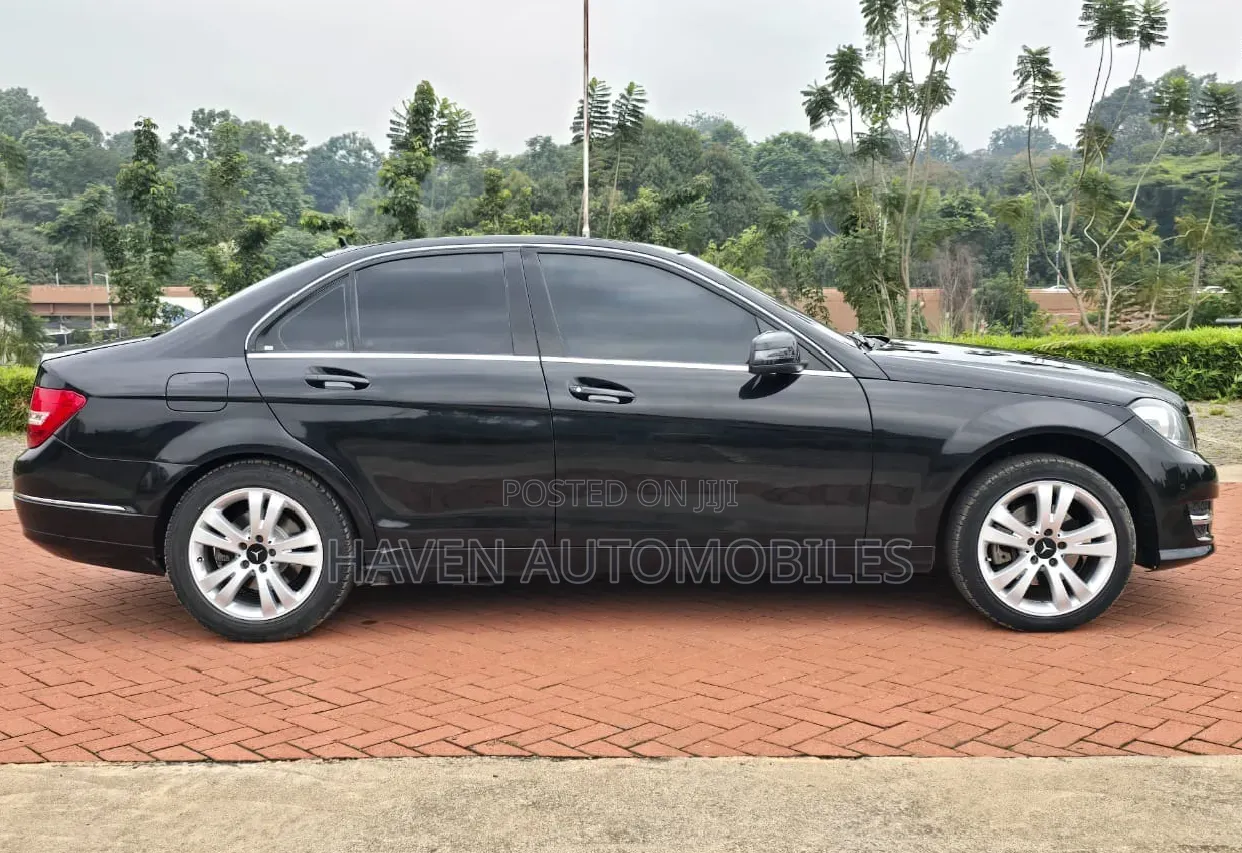 Mercedes-Benz C200 2010 Black