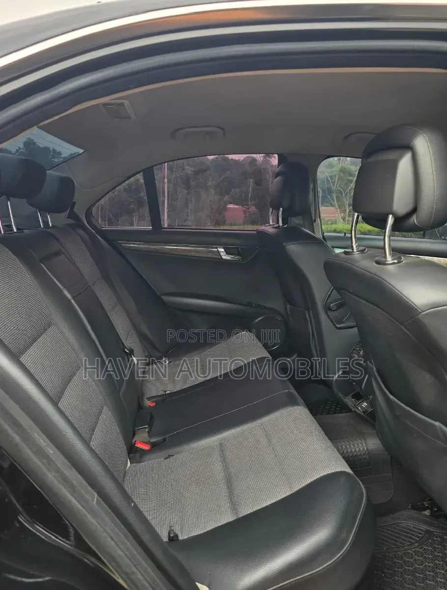 Mercedes-Benz C200 2010 Black