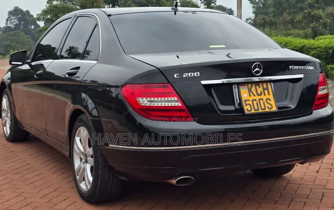 Mercedes-Benz C200 2010 Black