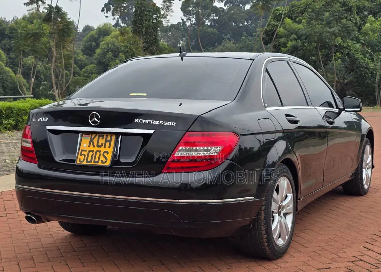Mercedes-Benz C200 2010 Black