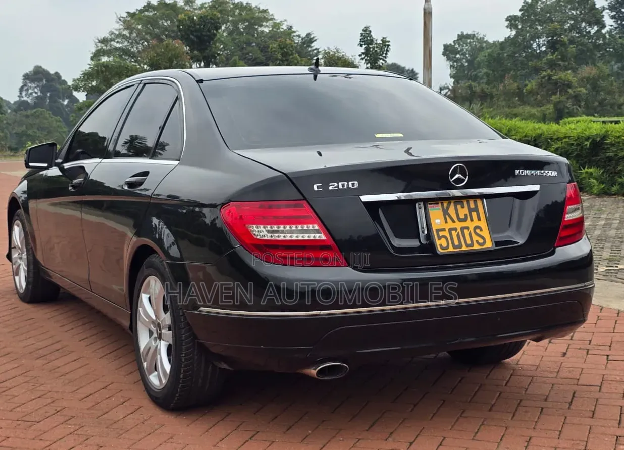 Mercedes-Benz C200 2010 Black