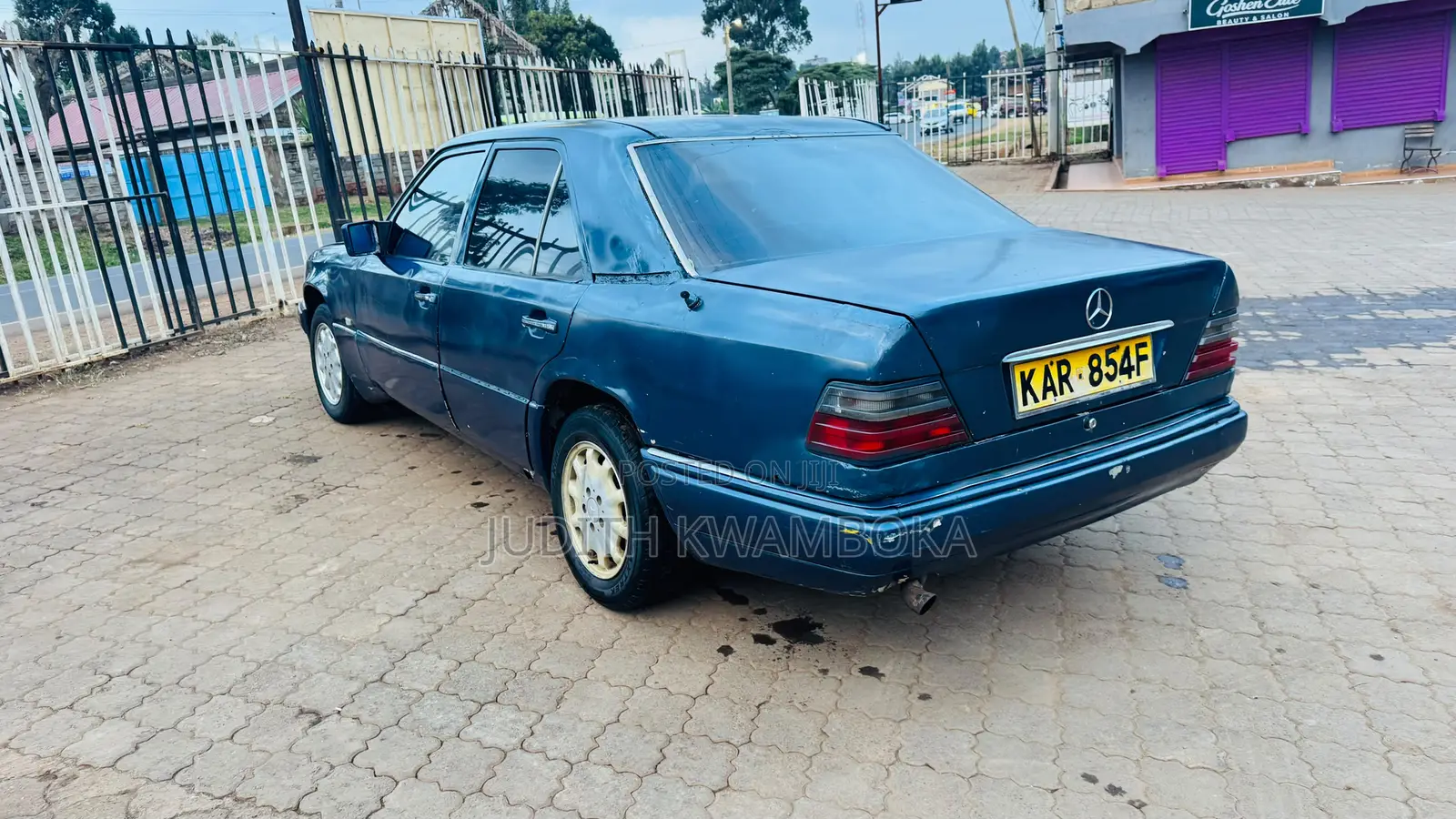 Mercedes-Benz E200 1995 Blue
