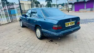 Mercedes-Benz E200 1995 Blue