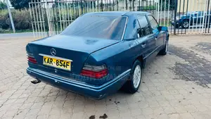 Mercedes-Benz E200 1995 Blue