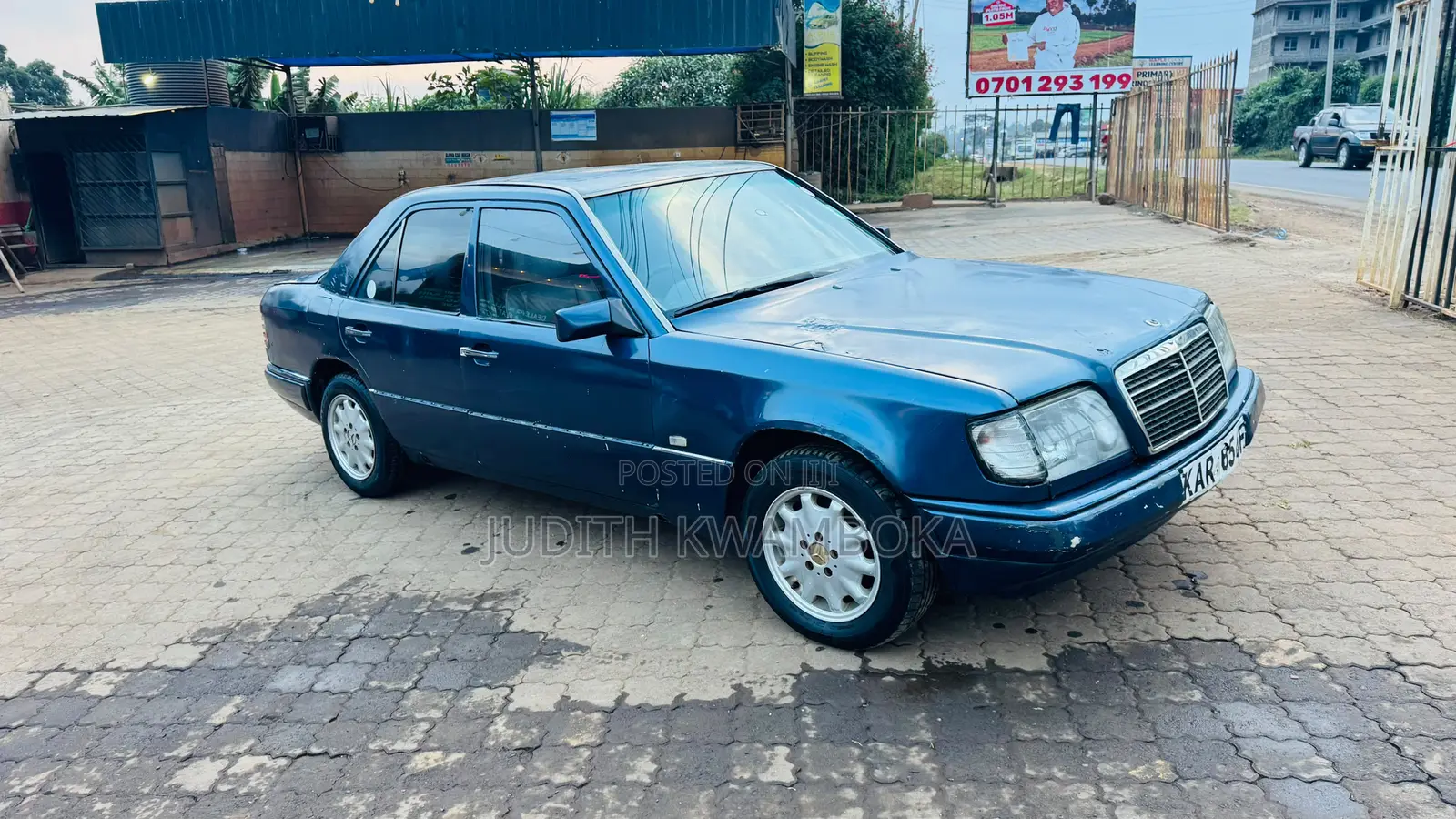 Mercedes-Benz E200 1995 Blue