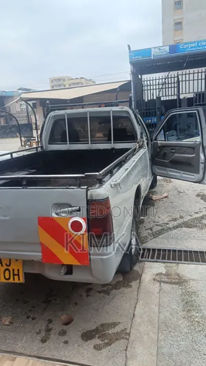 Isuzu Tougher 2002 Gray