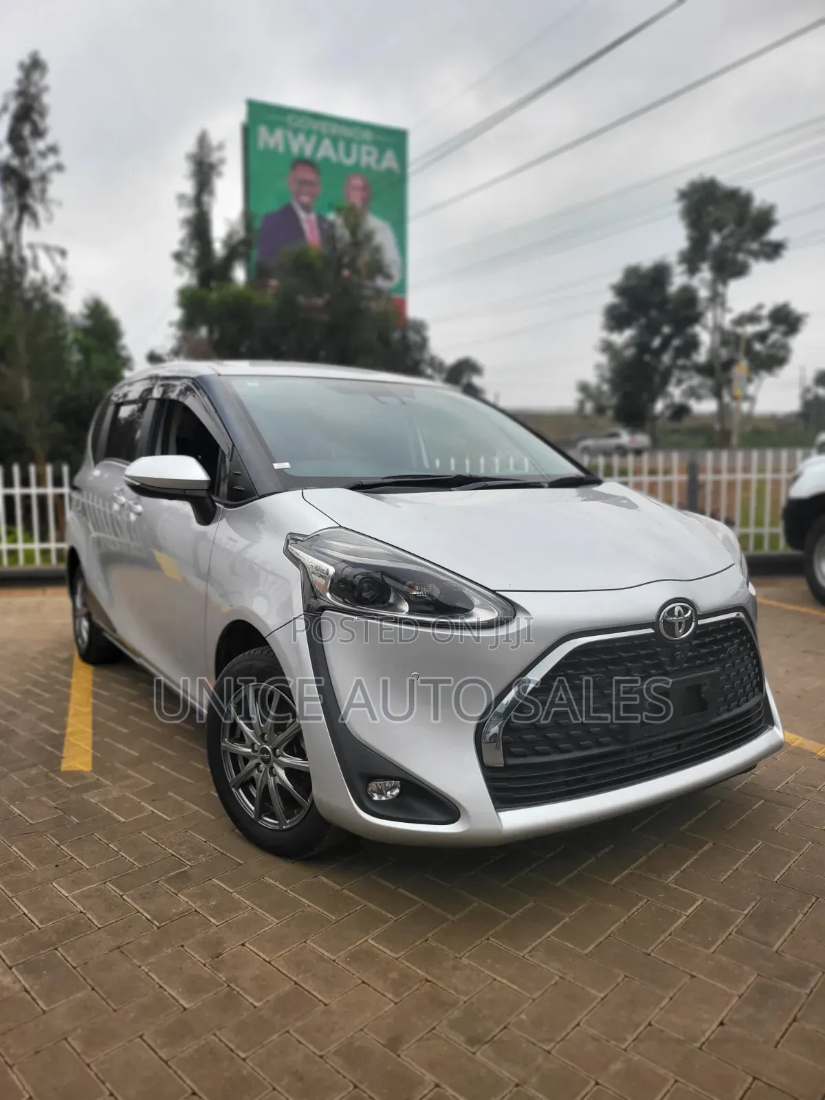 Toyota Sienta 2019 Silver