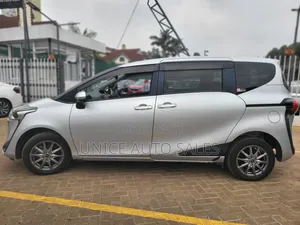 Toyota Sienta 2019 Silver