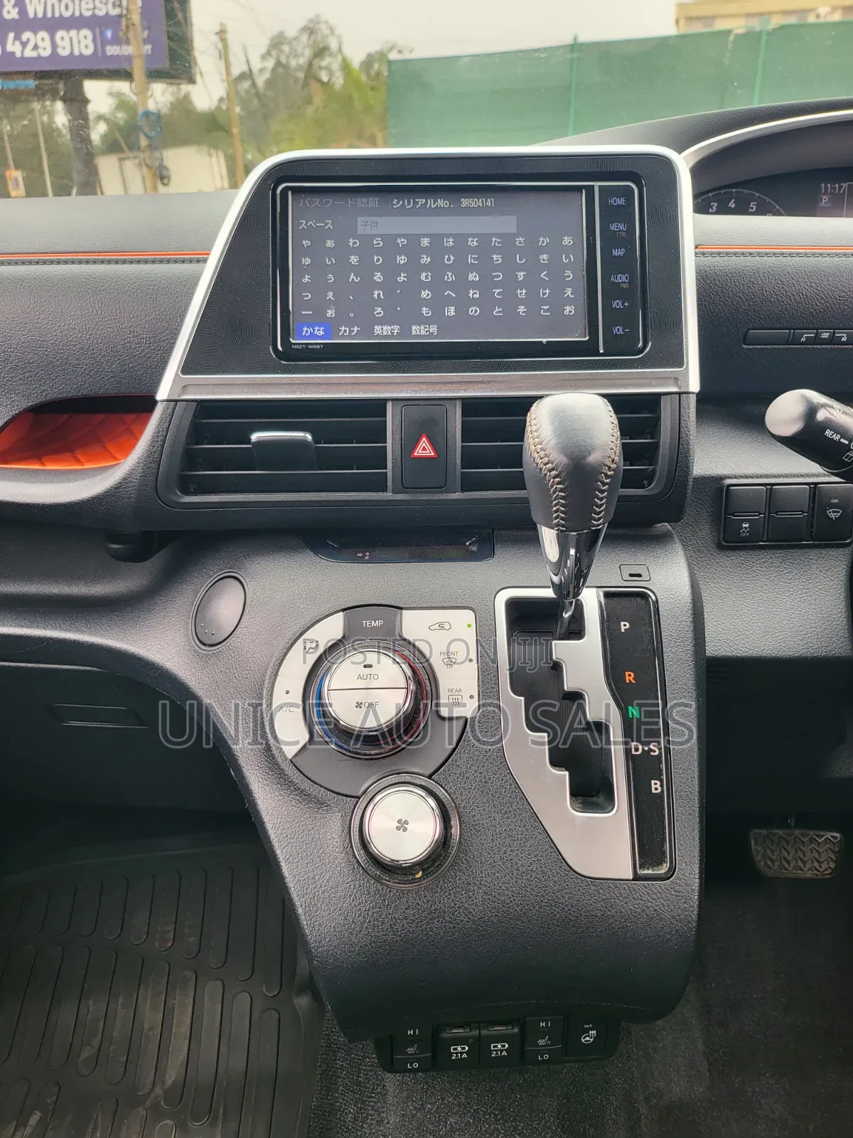 Toyota Sienta 2019 Silver