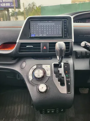 Toyota Sienta 2019 Silver