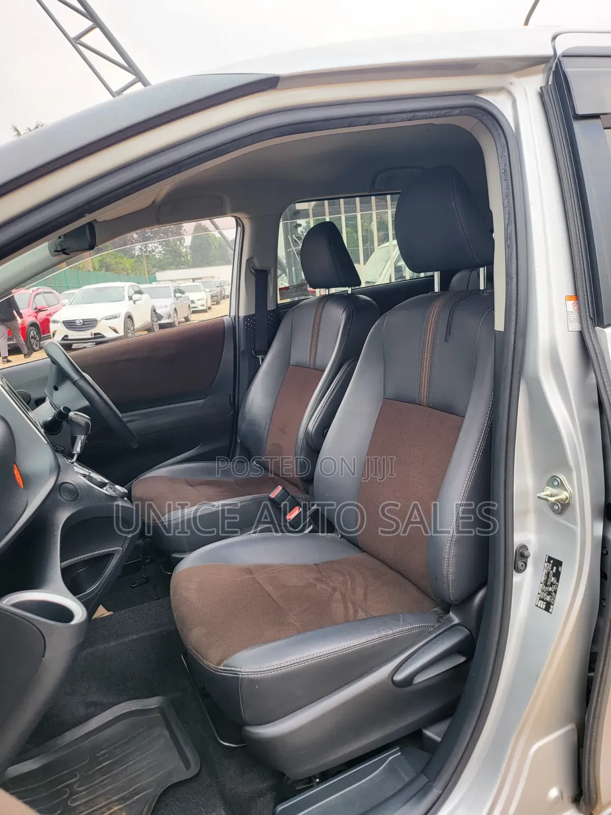 Toyota Sienta 2019 Silver
