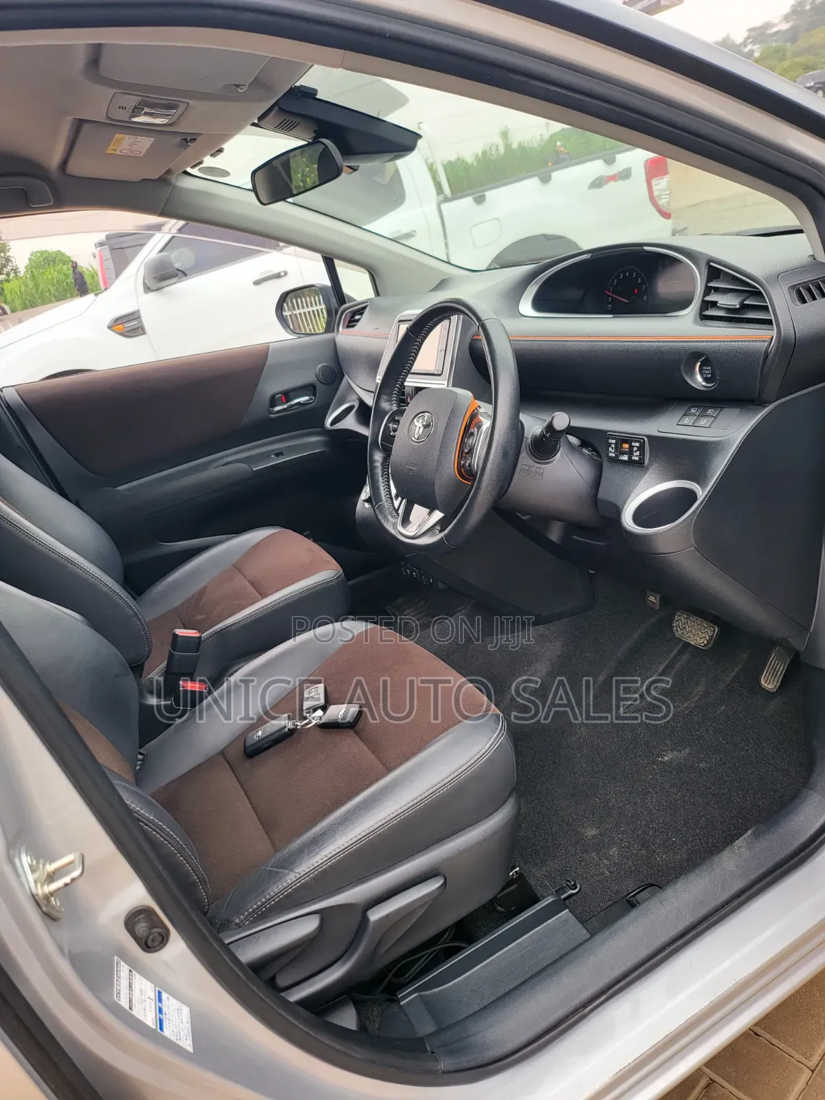 Toyota Sienta 2019 Silver