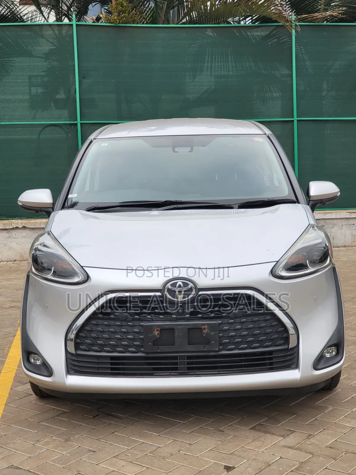Toyota Sienta 2019 Silver