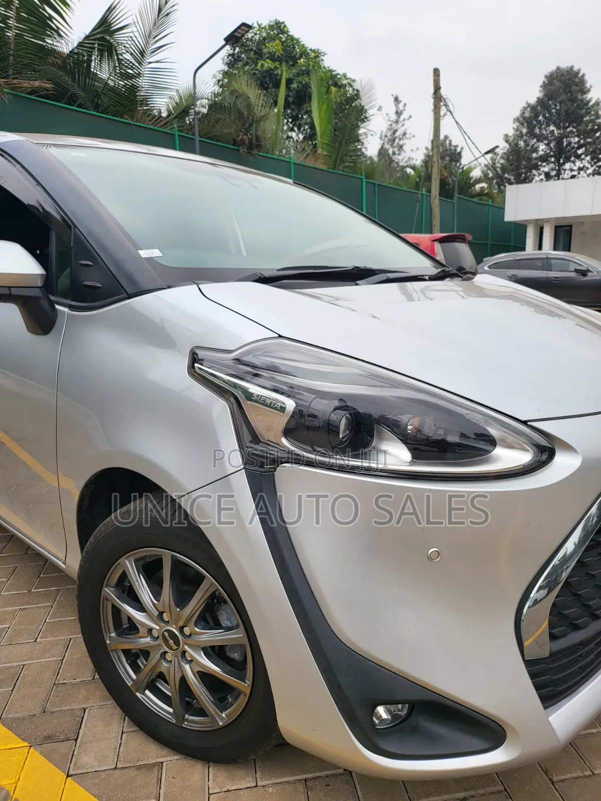 Toyota Sienta 2019 Silver