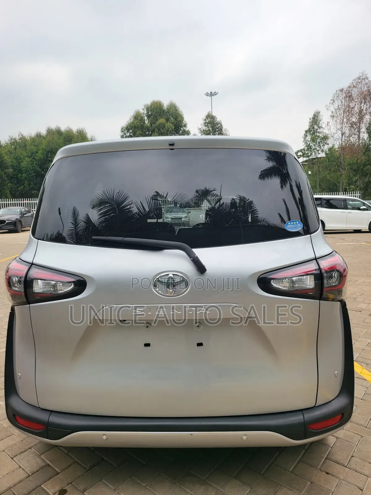 Toyota Sienta 2019 Silver