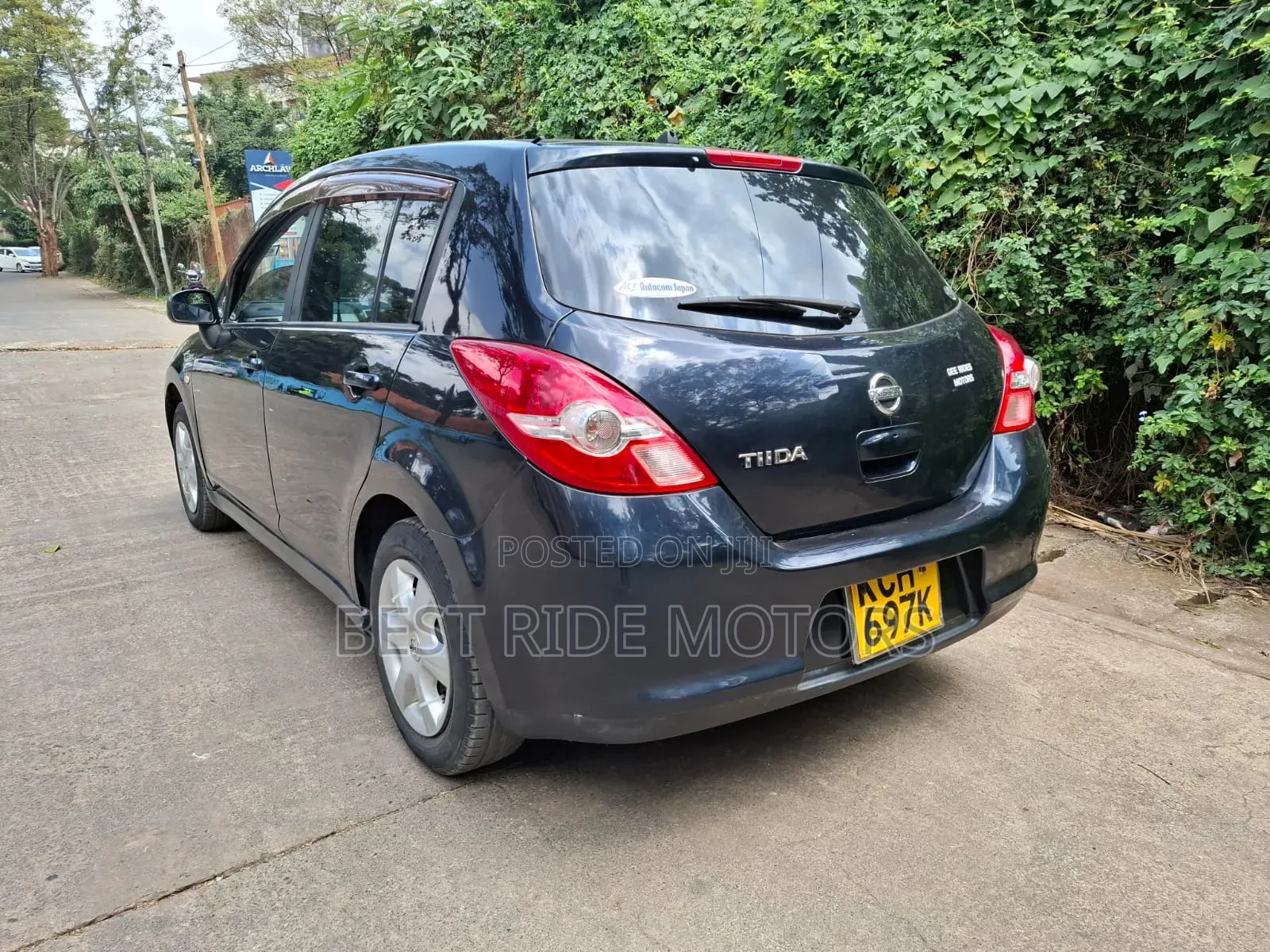 Nissan Tiida 2009 Black