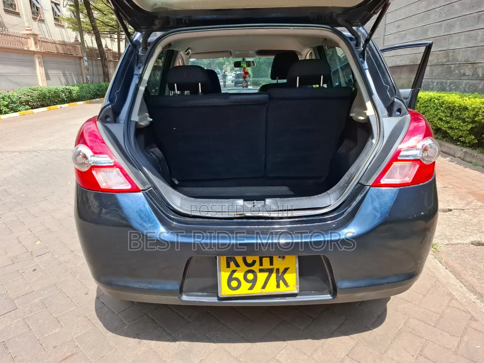Nissan Tiida 2009 Black