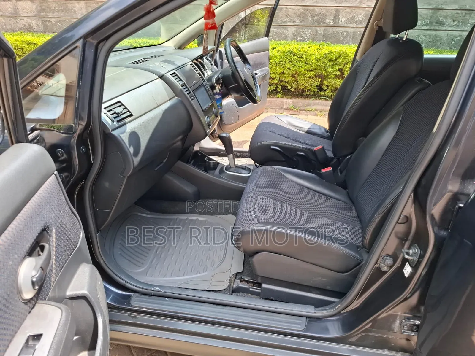 Nissan Tiida 2009 Black