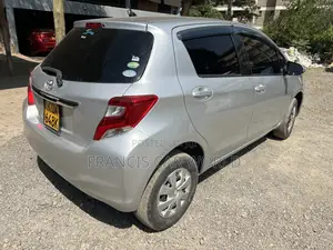 Toyota Vitz 2016 Silver