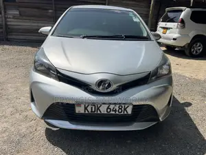 Toyota Vitz 2016 Silver