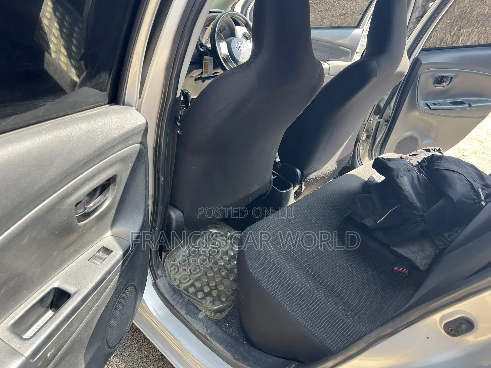 Toyota Vitz 2016 Silver