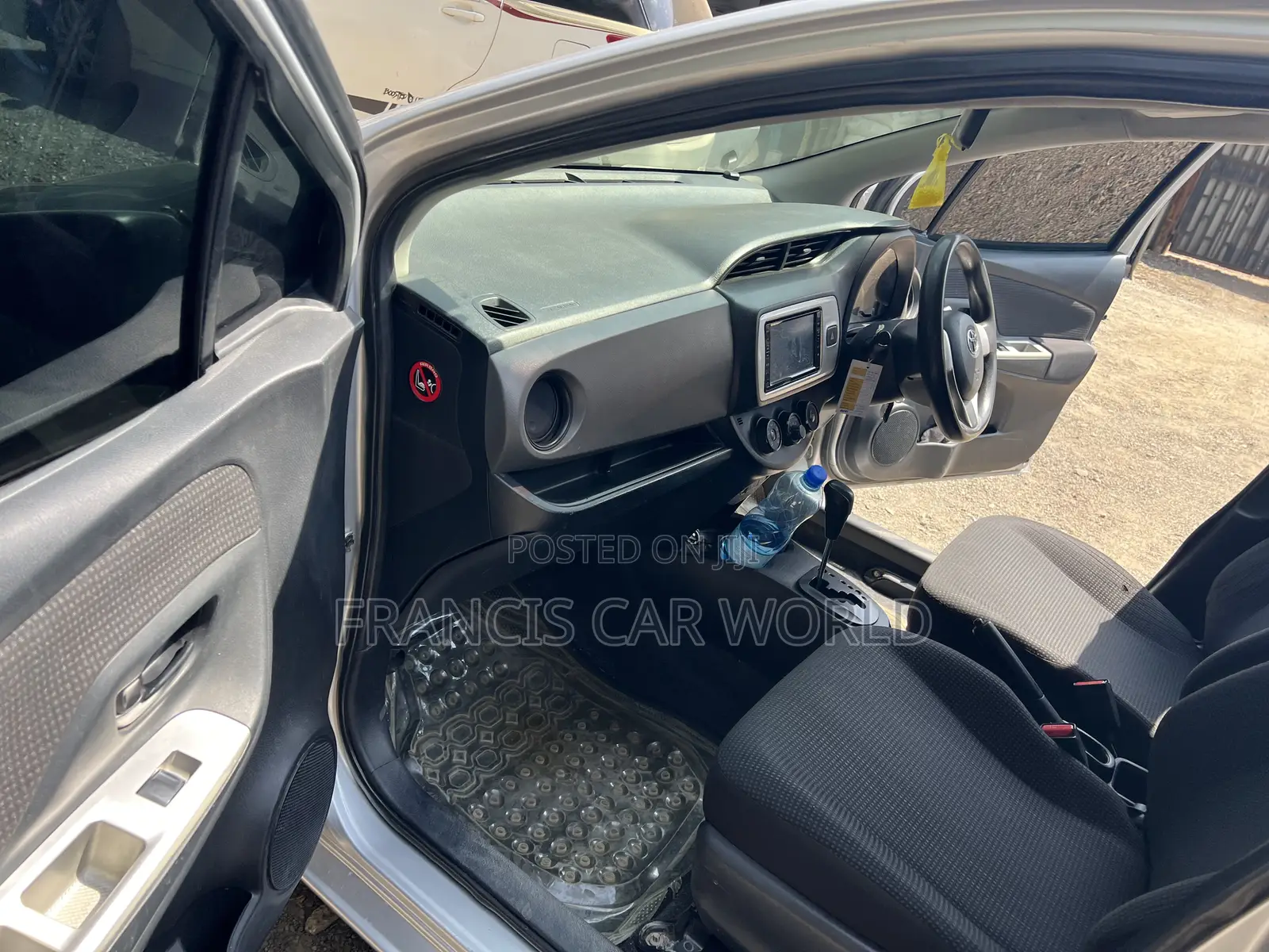 Toyota Vitz 2016 Silver
