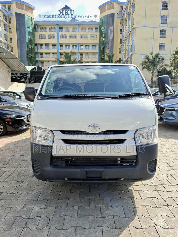 Toyota Regius 2019 White - thumbnail 2